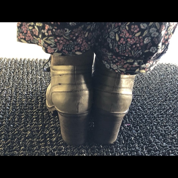 JELLYPOP WOMEN'S GRAY LACE UP HEELED FOLD DOWN JAYNE ANKLE BOOTIES SIZE 7.5 - Picture 4 of 10